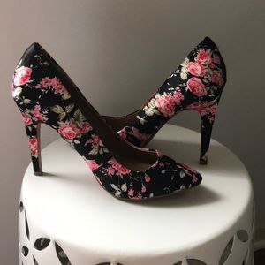 Floral Print Pointy Toe Pump Size 8